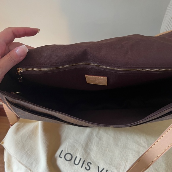 NEW LOUIS VUITTON  Monogram Menilmontant MM - Picture 11 of 16